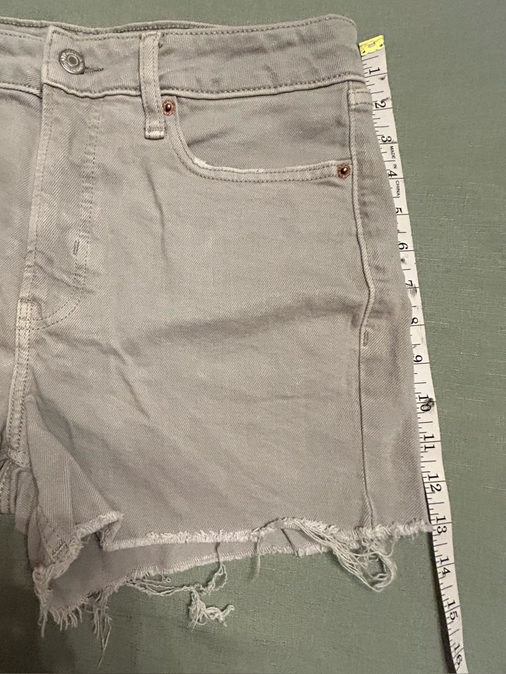 Old Navy Straight High-Rise Shorts - Picture 4 of 10